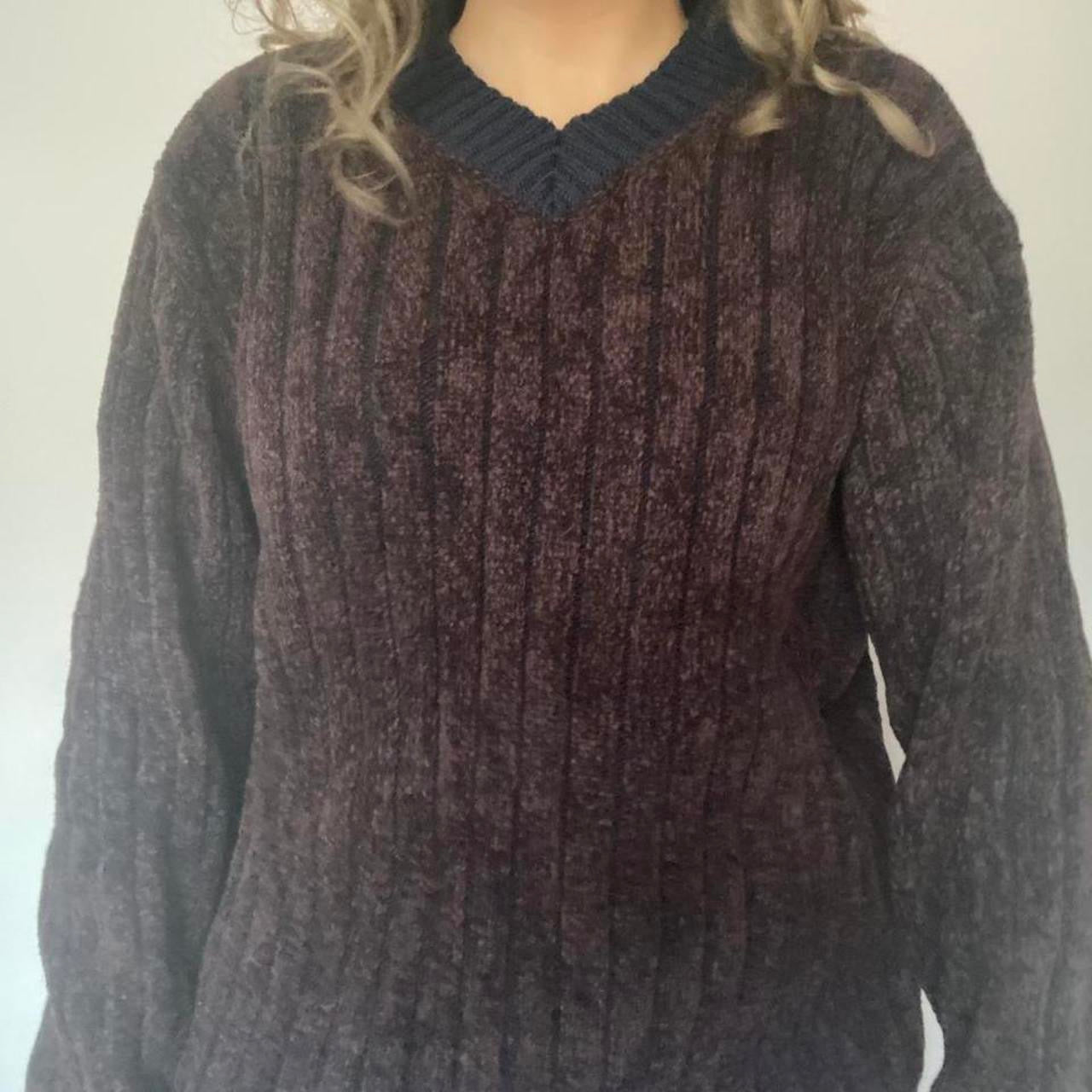 V-neck jumper medium