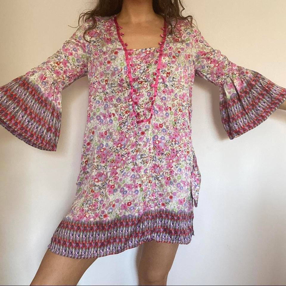 100% silk 70s style pink flared sleeved mini dress medium Charlotte Danielle 100% silk 70s style pink flared sleeved mini dress medium Charlotte Danielle
