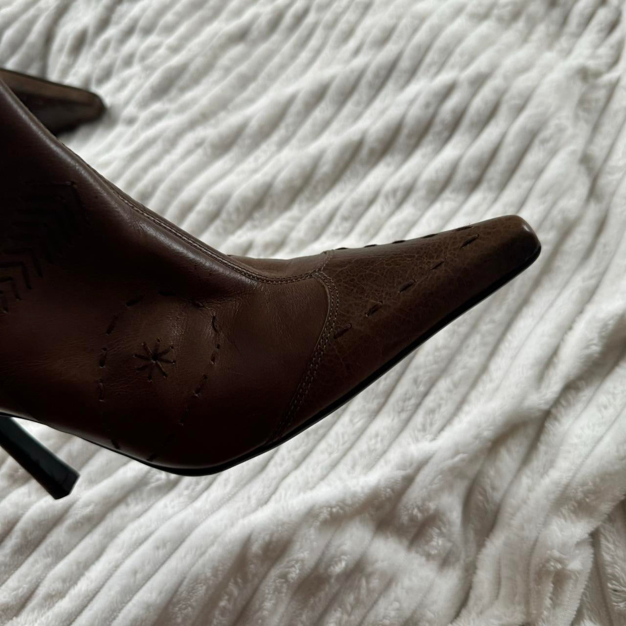 Leather boots size 6