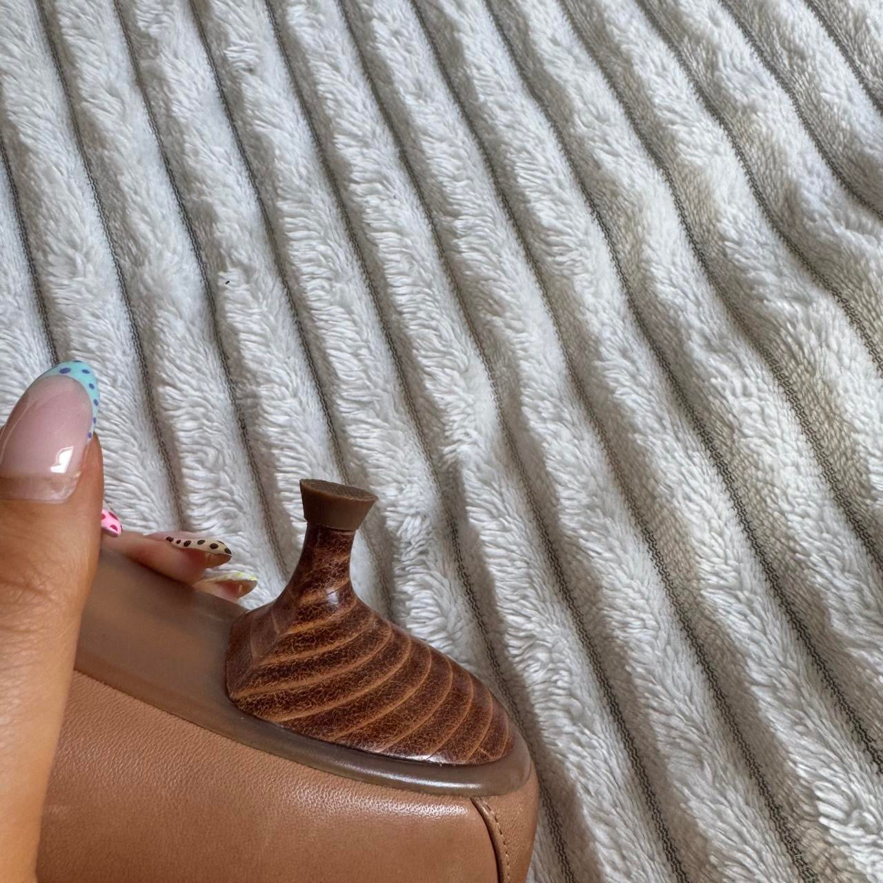 00s leather heels size 4