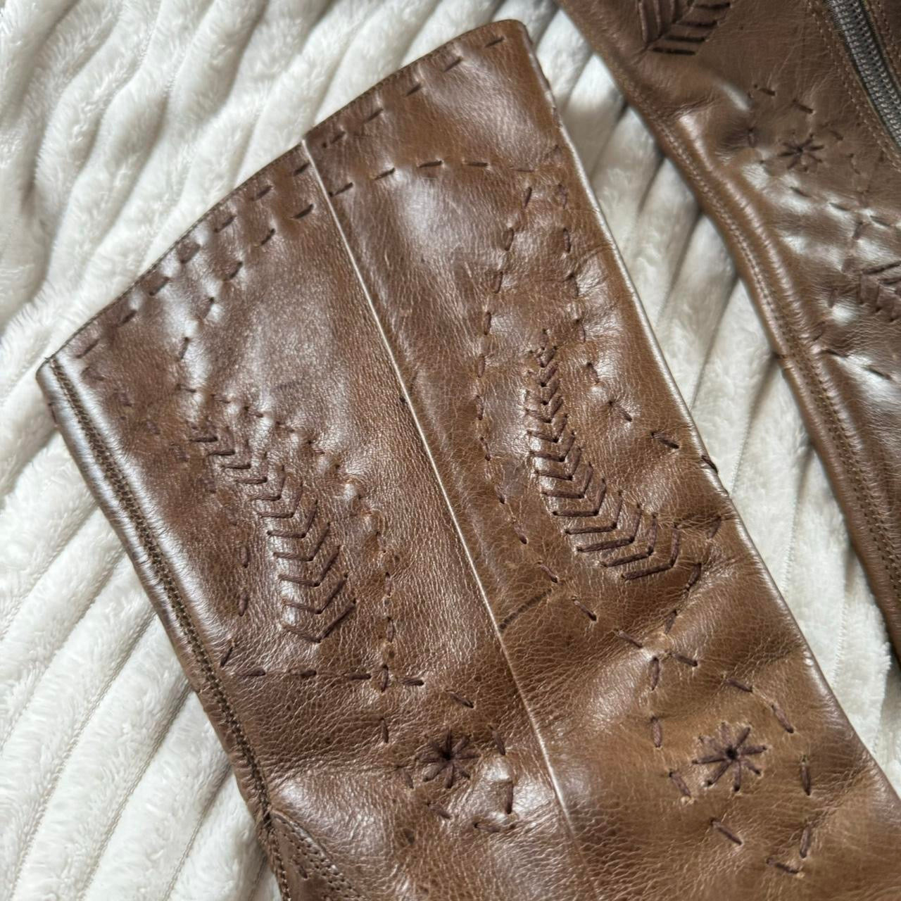 Leather boots size 6