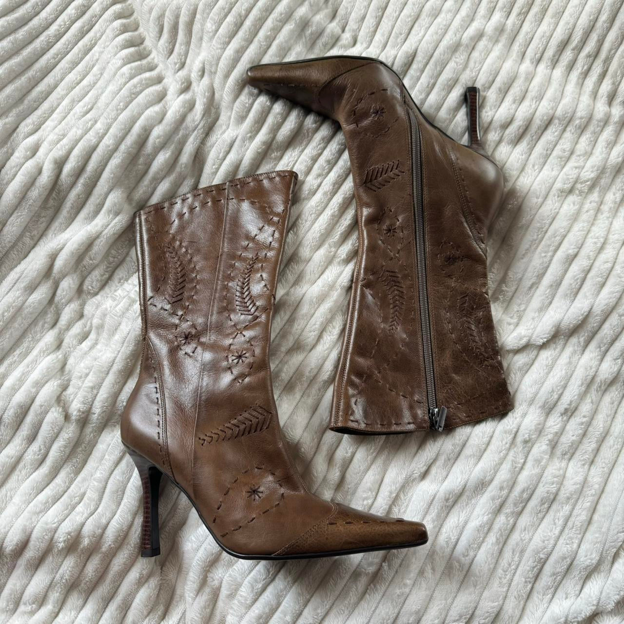 Leather boots size 6
