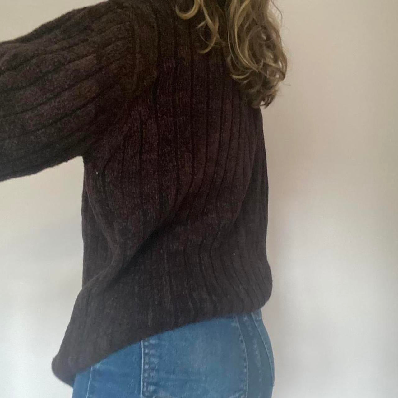 V-neck jumper medium