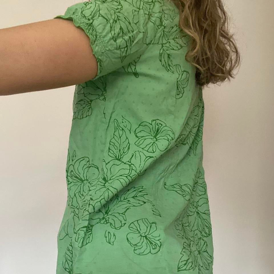 100% cotton green floral shirt small