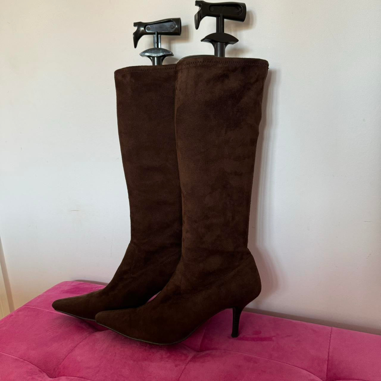 00s brown suede boots 6