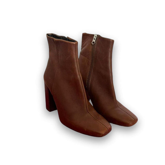 Leather boots size 5