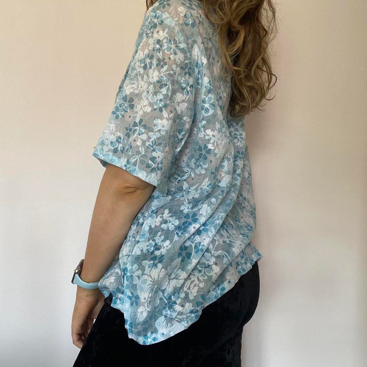 Blue & white floral shirt L