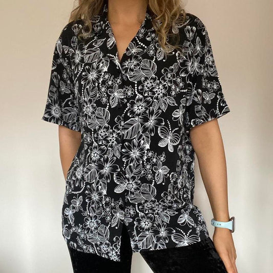 Black floral crinkle shirt L