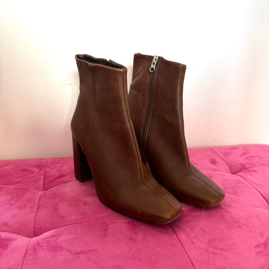 Leather boots size 5
