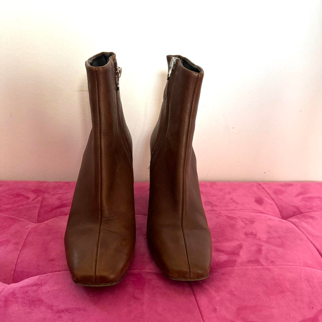Leather boots size 5