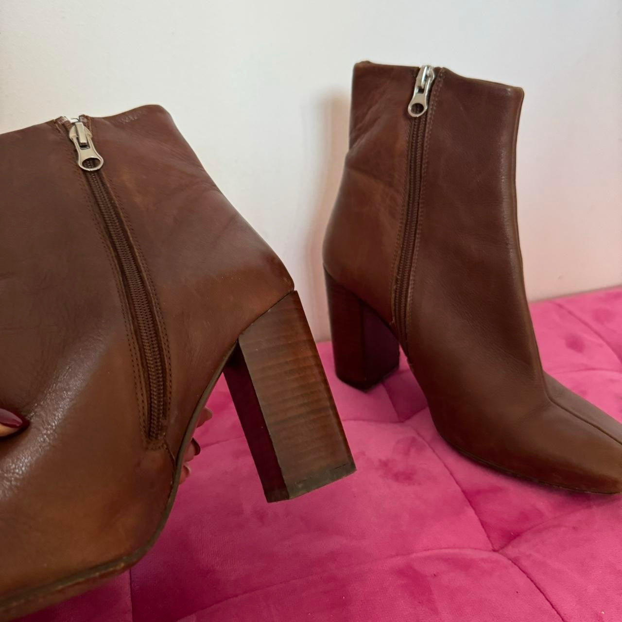 Leather boots size 5