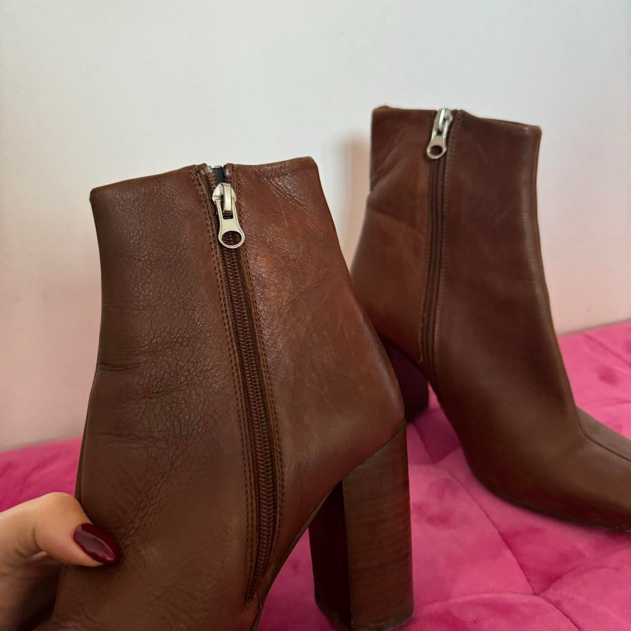 Leather boots size 5