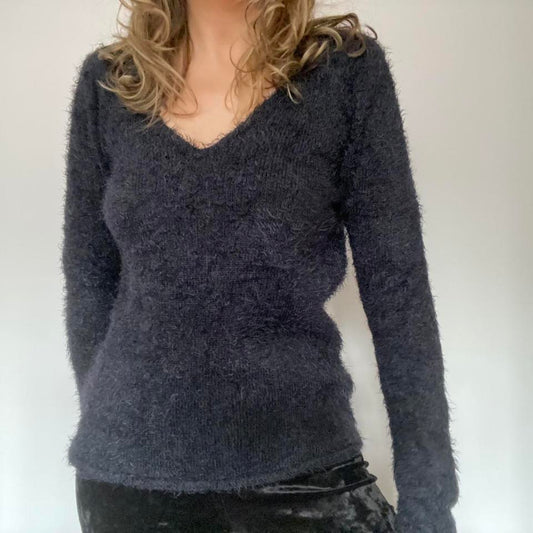 Black fluffy v-neck jumper medium