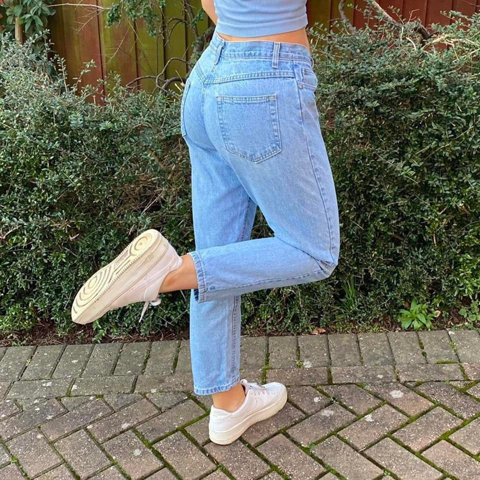 100% cotton 90s blue high waisted mom jeans w32”